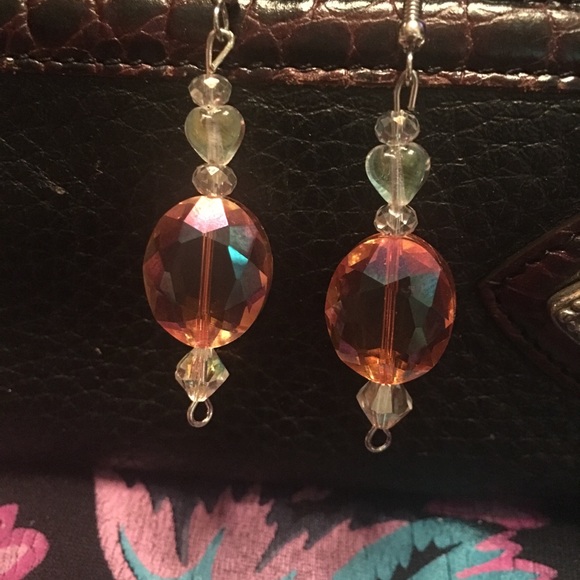 🆕Coral & white Swarovski crystal earrings heart - Picture 2 of 7